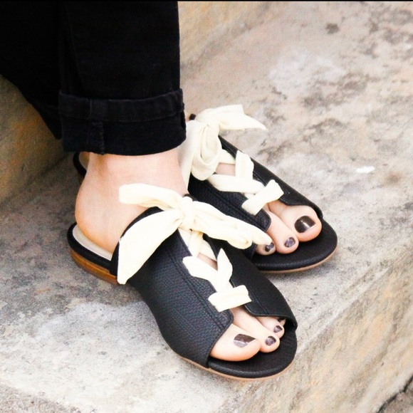 NIB Nude Soft Laces Chic Mule Slide Sandals - Picture 7 of 8